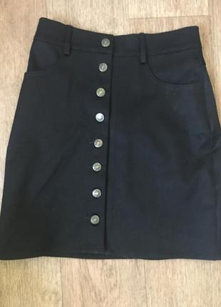 Жіноча джинсова спідниця-трапеція на гудзиках чорна 48 розмір5 фото