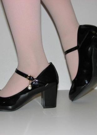 Чорні туфлі на маленькому каблуці з ремінцем 33 розмір6 фото