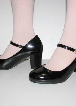 Чорні туфлі на маленькому каблуці з ремінцем 33 розмір9 фото