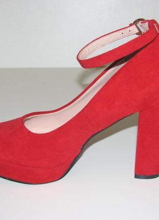 Жіночі червоні замшеві туфлі на стійкому каблуці ремінець розм...2 фото