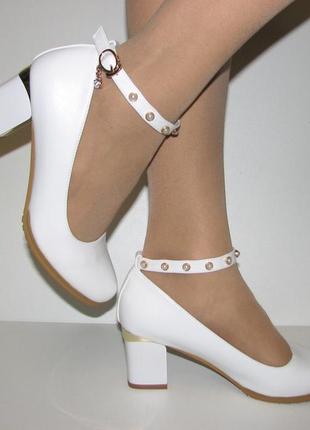Білі весільні туфлі середній каблук ремінець5 фото