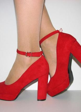 Жіночі червоні замшеві туфлі на стійкому каблуці ремінець розм...4 фото