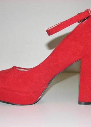Жіночі червоні замшеві туфлі на стійкому каблуці ремінець розм...8 фото