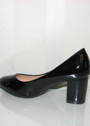 Жіночі чорні туфлі маленький каблук 33 34 35 36 розмір5 фото