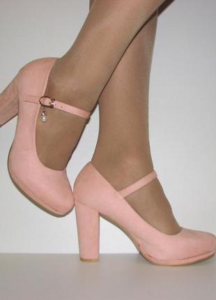 Рожеві жіночі замшеві туфлі на високому каблуці з ремінцем роз...