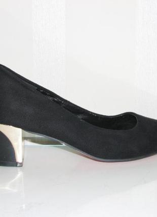 Замшеві чорні туфлі ошатні невеликий каблук розмір 37
