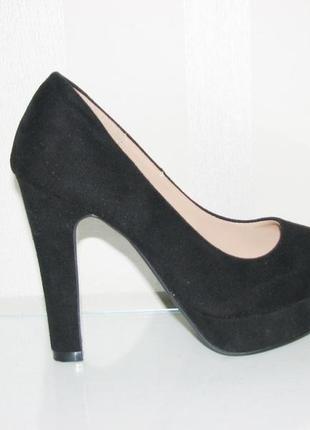 Жіночі чорні туфлі замш на високому каблуці танкетці розмір 36