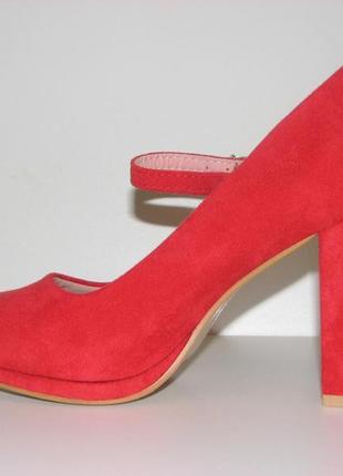 Туфлі жіночі замшеві червоного кольору на високому каблуці з рем.7 фото