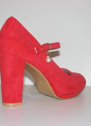 Туфлі жіночі замшеві червоного кольору на високому каблуці з рем.8 фото