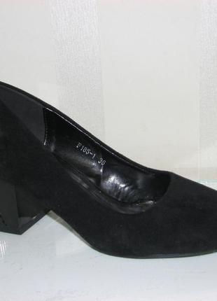 Замшеві чорні туфлі ошатні невеликий каблук розмір 365 фото
