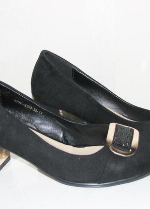 Замшеві чорні туфлі ошатні невеликий каблук розмір 36
