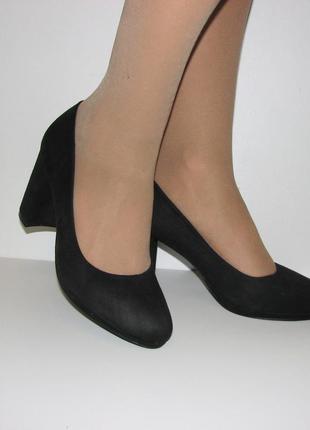 Жіночі замшеві чорні туфлі на стійкому каблуці розмір 38