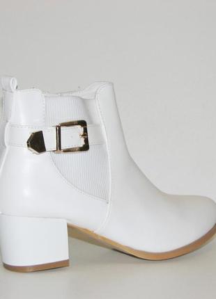 Жіночі білі ботильйони черевики маленький каблук розмір 36 382 фото