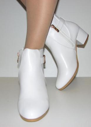 Жіночі білі ботильйони черевики маленький каблук розмір 36 385 фото