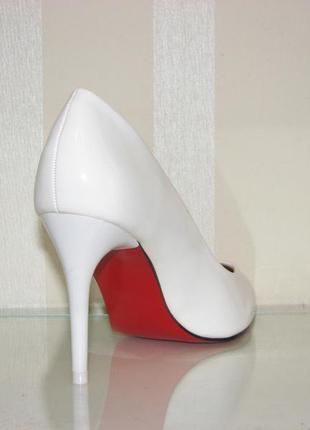 Жіночі туфлі човники білі лакові висока шпилька розмір 353 фото