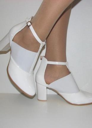 Ботильйони жіночі білі туфлі лакові на ремінці на сталий...5 фото