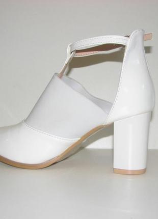 Ботильйони жіночі білі туфлі лакові на ремінці на сталий...6 фото