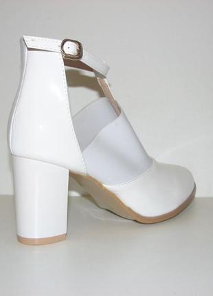 Ботильйони жіночі білі туфлі лакові на ремінці на сталий...8 фото
