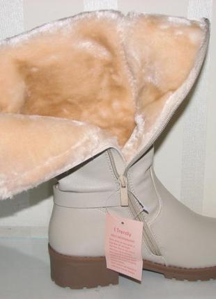 Бежеві жіночі зимові чоботи на стійкому каблуці 374 фото