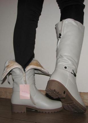Бежеві жіночі зимові чоботи на стійкому каблуці 377 фото