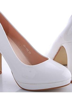 Туфлі жіночі білого кольору на високому каблуці розмір 36