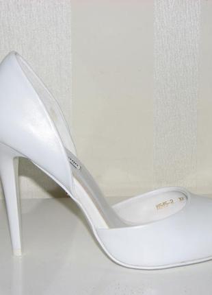 Весільні класичні білі лакові туфлі човника на високій...6 фото