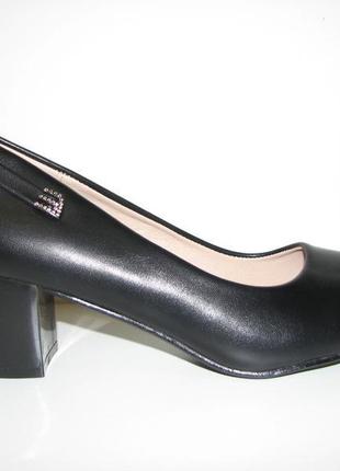 Жіночі чорні туфлі на маленькому підборах розмір 416 фото