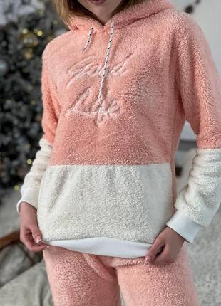 Тепла жіноча піжама флісова з малюнками махрова персикова, кос...7 фото