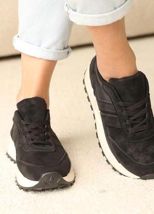 Кросівки жіночі з екозамші на шнурівці демісезон чорні на світлій підошві 384 фото