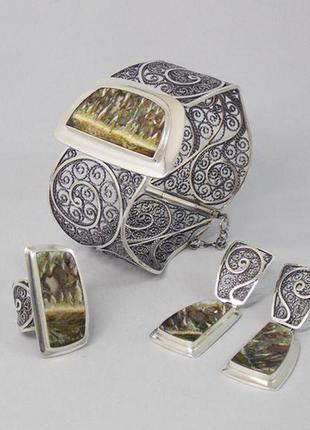 Серебряные украшения с натуральными камнями.