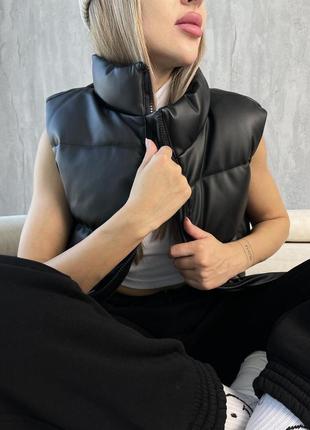Жіноча жилетка зі шкірозамінника puller безрукавка тепла стиль...6 фото