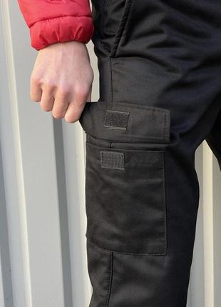 Чоловічі теплі брюки карго штани на флісі з кишенями чорні4 фото