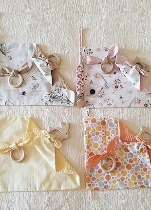 Подарунковий набір новонародженій дитині : комфортерб гризунець, прорізувач зубов кі, соскотримач