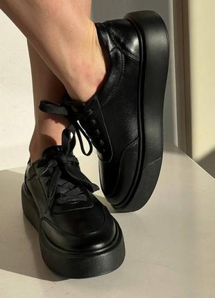 Жіночі кросівки з натуральної шкіри чорні на товстій високій п...2 фото