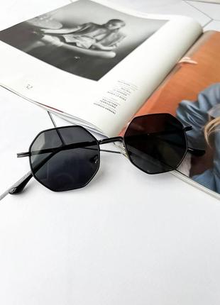 Модні жіночі сонцезахисні окуляри в металевій оправі поляризац...7 фото