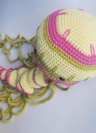 Медуза салатово-розовая, вязаная мягкая игрушка3 фото