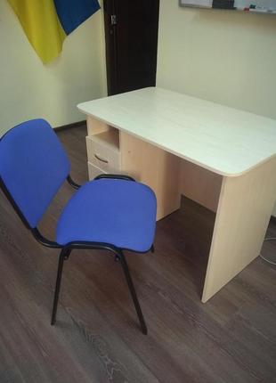 Гарні офісні стільці синього кольору