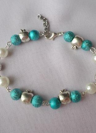 Браслет с подвесками