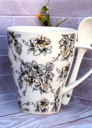 Чашка з ложкою кокетка (квіти) 340 мл