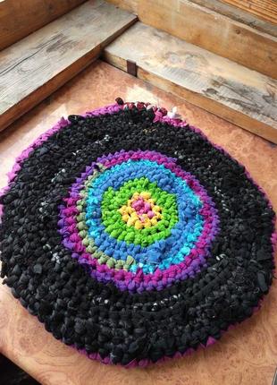 Чорний круглий килимок з клаптиків у ванну або передпокій handmade