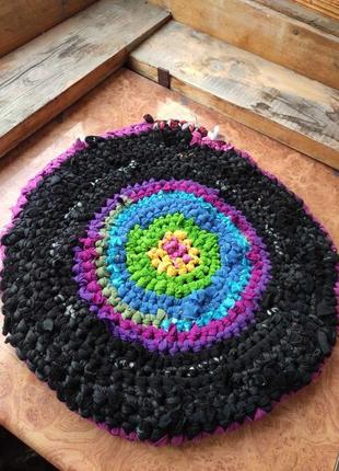 Чорний круглий килимок з клаптиків у ванну або передпокій handmade