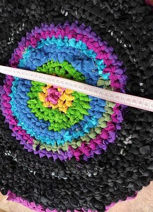 Чорний круглий килимок з клаптиків у ванну або передпокій handmade