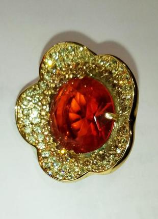 Кольцо женское из золотистого металла с камнями большое массивное размер 164 фото