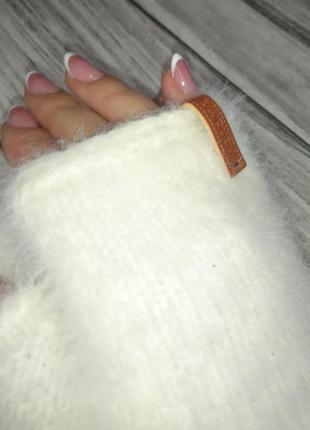 Пушистые зимние митенки - светлые женские перчатки без пальцев8 фото
