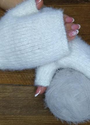 Пушистые зимние митенки - белые женские перчатки без пальцев4 фото
