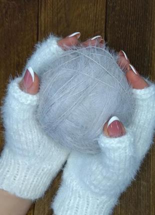 Пушистые зимние митенки - белые женские перчатки без пальцев