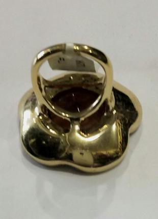 Кольцо женское большое массивное из золотистого металла в камнях6 фото