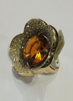 Кольцо женское большое массивное из золотистого металла в камнях5 фото