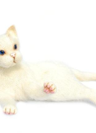 Лежащая кошка, авторская интерьерная игрушка ручной работы2 фото