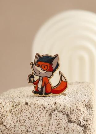 Деревянный значок "лисенок с кофе"